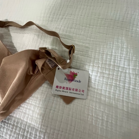 Regina Miracle for Victorias Secret, 36DD. NWT - Picture 2 of 3
